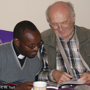 Dekan Aminirabi Swai mit Johannes Rau